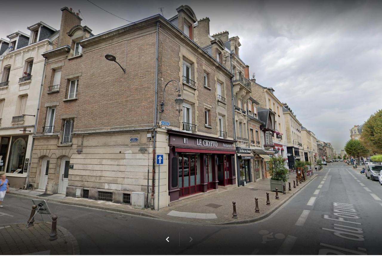 Suite Du Crypto - Vue Imprenable Sur La Place Du Forum Reims Exteriör bild